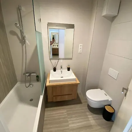 Clyde-premium Lelle Waterfront Private