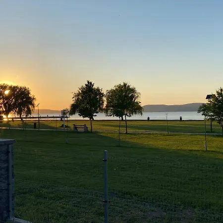 Daire Clyde-premium Lelle Waterfront Private