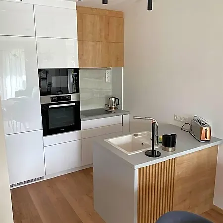 Clyde-premium Lelle Waterfront Private Apartment
