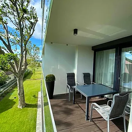 Clyde-premium Lelle Waterfront Private Apartment Balatonlelle