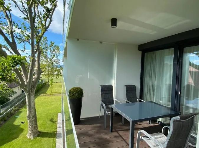 Clyde-premium Lelle Waterfront Private Apartment Balatonlelle