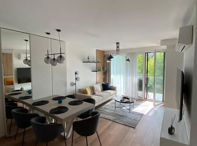 Clyde-premium Lelle Waterfront Private Apartment *